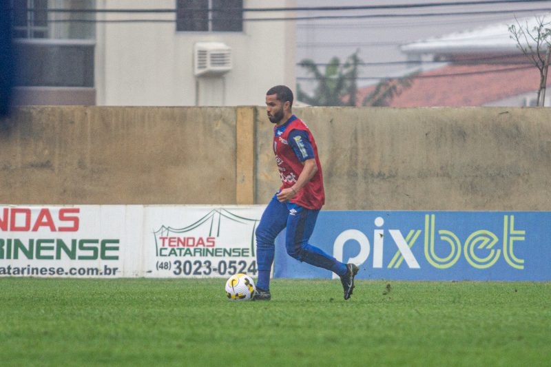 Morato retornou aos treinos no Avaí 