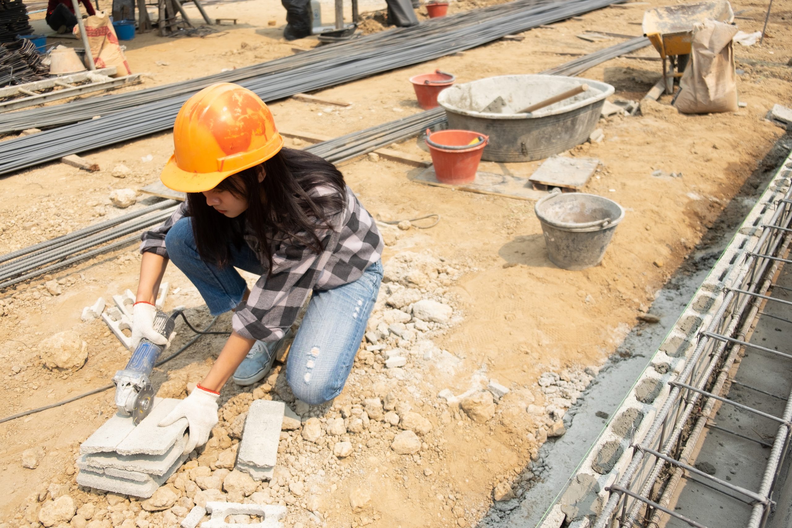 Mulheres começam a ganhar espaço no mercado de construção civil