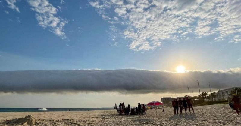 Nuvem rolo se formou repentinamente, pegando cariocas de surpresa – Foto: Reprodu&ccedil;&atilde;o