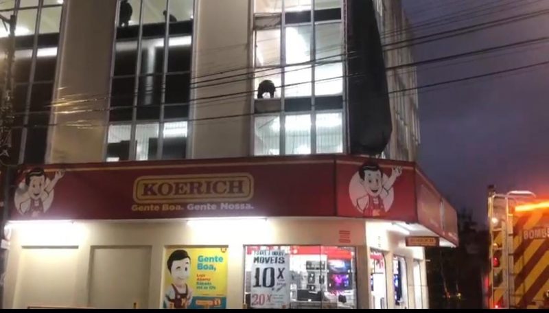 Estrutura caiu com fortes ventos em Florian&oacute;polis – Foto: GMF/Divulga&ccedil;&atilde;o/ND