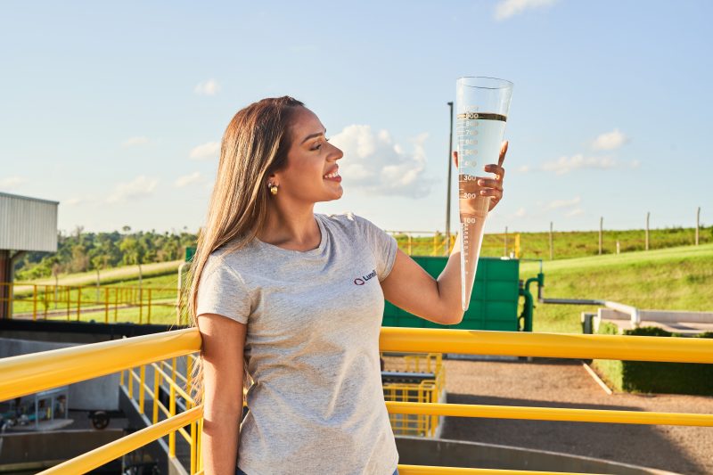 Na etapa de lavanderia adotamos tecnologias que garantem a redu&ccedil;&atilde;o de at&eacute; 80% no consumo de &aacute;gua – Foto: Lunelli