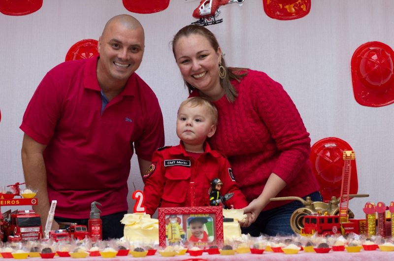 Pai e m&atilde;e no anivers&aacute;rio de 2 anos de Murilo – Foto: Arquivo Pessoal/Divulga&ccedil;&atilde;o