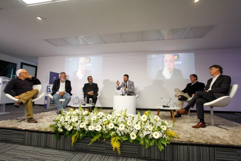 Os seis painelistas do semin&aacute;rio cidades inteligentes e seguran&ccedil;a, promovido pelo Jornal ND – Foto: Leo Munhoz/ND