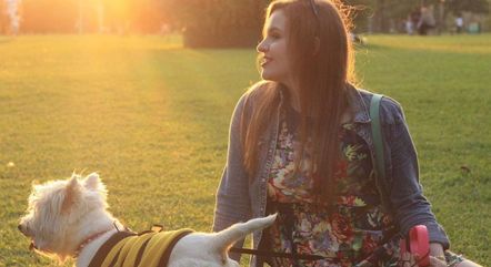 Juliana e seu cachorrinho Sushi – Foto: Reprodu&ccedil;&atilde;o/Internet