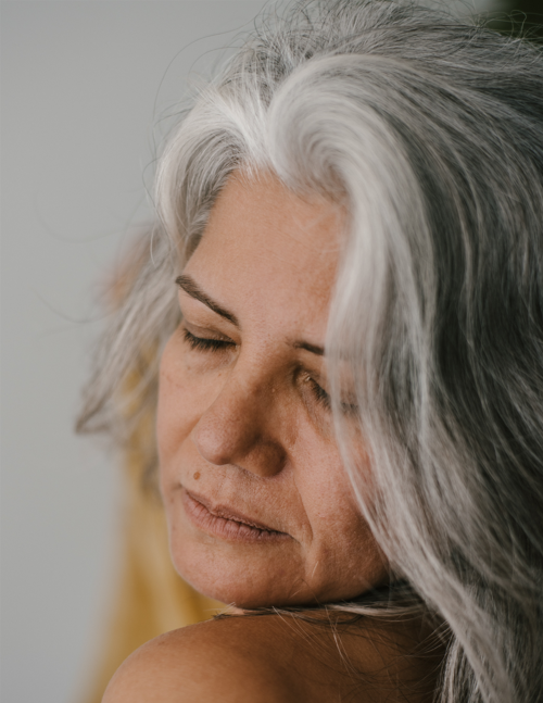 O etarismo tem tornado as mulheres mais velhas seres invis&iacute;veis, discriminadas por serem mulheres e por suas idades. E como mulheres n&atilde;o devem ser limitadas, precisamos dar visibilidade a estas viol&ecirc;ncias. – Foto: Pexels/Divulga&ccedil;&atilde;o/ND