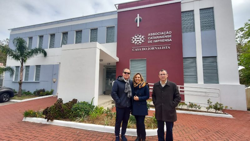 Ademir Arnon, L&uacute;cia Helena Vieira e Mauricio Selau retomam projeto – Foto: Moacir Pereira