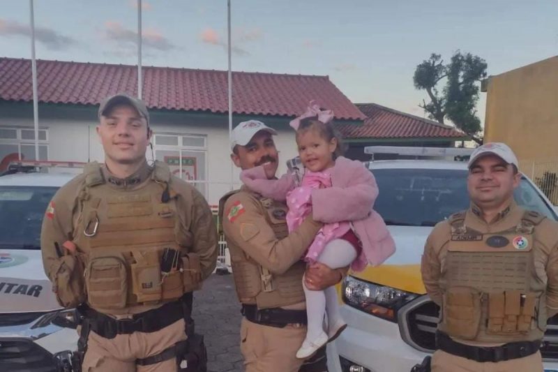 Nicole foi levada de viatura ao hospital durante uma crise de asma – Foto: PMRv/Divulga&ccedil;&atilde;o/ND