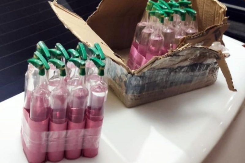 Ao todo, foram apreendidos 24 frascos da droga – Foto: PRF/Divulga&ccedil;&atilde;o