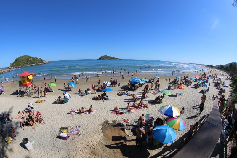 As praias no litoral sul catarinense apresentaram balneabilidade estável nas últimas semanas - Foto: Israel Costa/Secretaria de Turismo de Imbituba