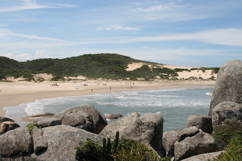 Praia de Gravat&aacute; pode ser acessada por meio de uma trilha – Foto: Prefeitura Municipal de Laguna