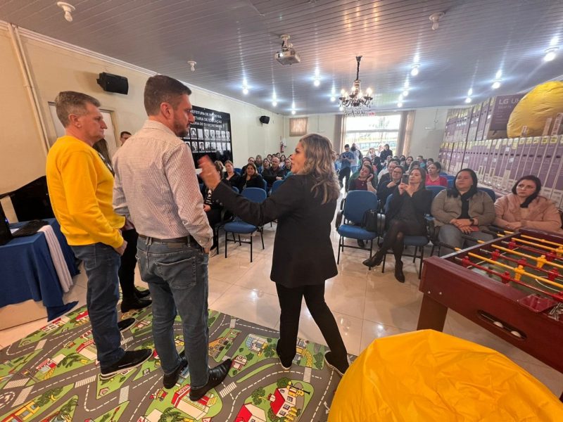 Evento marcou entrega de kits tecnol&oacute;gicos para educa&ccedil;&atilde;o de Rio do Sul – Foto: Divulga&ccedil;&atilde;o/Prefeitura de Rio do Sul/ND