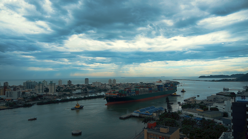 Primeira manobra especial na nova Bacia de Evolu&ccedil;&atilde;o – Foto: Portonave/Divulga&ccedil;&atilde;o