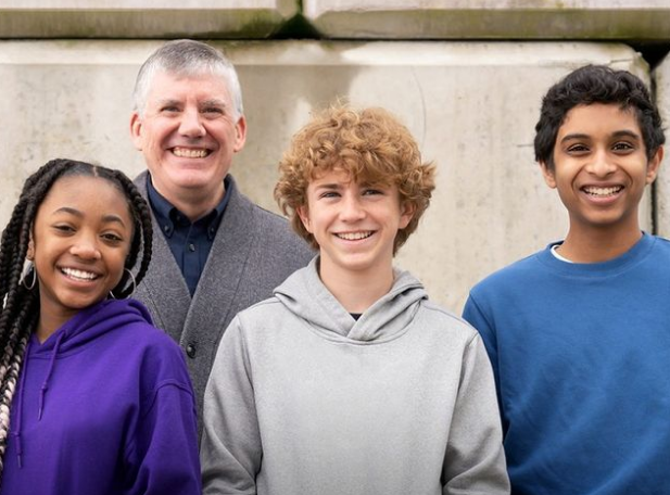 Rick Riordan, autor de Percy Jackson, agora est&aacute; envolvido na produ&ccedil;&atilde;o de uma s&eacute;rie da saga, que promete ser fiel ao livro – Foto: Reprodu&ccedil;&atilde;o/@rickriordan/ND