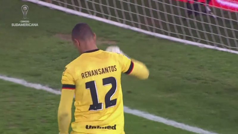 Ex-goleiro do Avaí, Renan brilhou na estreia de Luis Suárez