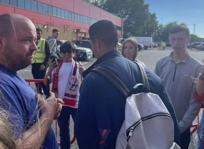 Cristiano Ronaldo &eacute; flagrado deixando est&aacute;dio antes do fim de partida – Foto: Reprodu&ccedil;&atilde;o/Internet