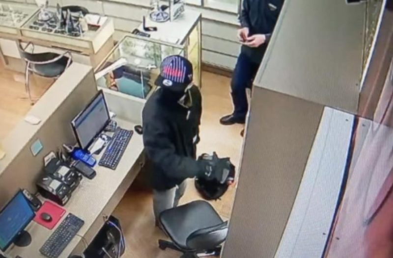 Joalheria &eacute; assaltada no centro de Crici&uacute;ma durante movimento de compras para o dia dos pais. – Foto: Divulga&ccedil;&atilde;o/ND/Melhores Publica&ccedil;&otilde;es