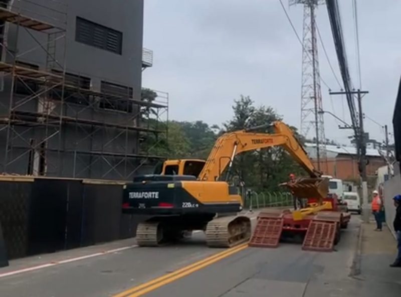 Obras de demoli&ccedil;&atilde;o de parte da estrutura danificada com inc&ecirc;ndio e chuvas come&ccedil;ou nesta segunda-feira – Foto: Divulga&ccedil;&atilde;o/Defesa Civil/ND