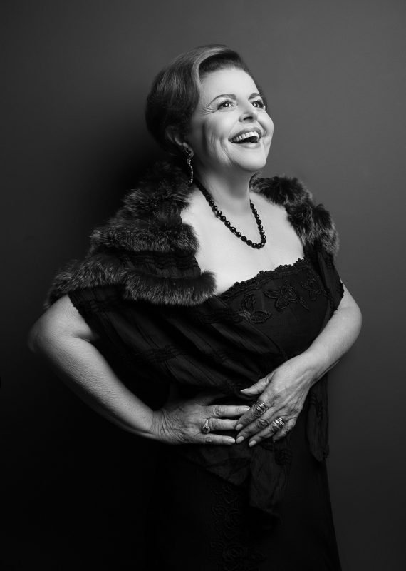 Rute Ferreira Gebler, cantora l&iacute;rica, professora de t&eacute;cnica vocal, produtora e diretora de espet&aacute;culos – Foto: Anna Guimar&atilde;es/Divulga&ccedil;&atilde;o/ND