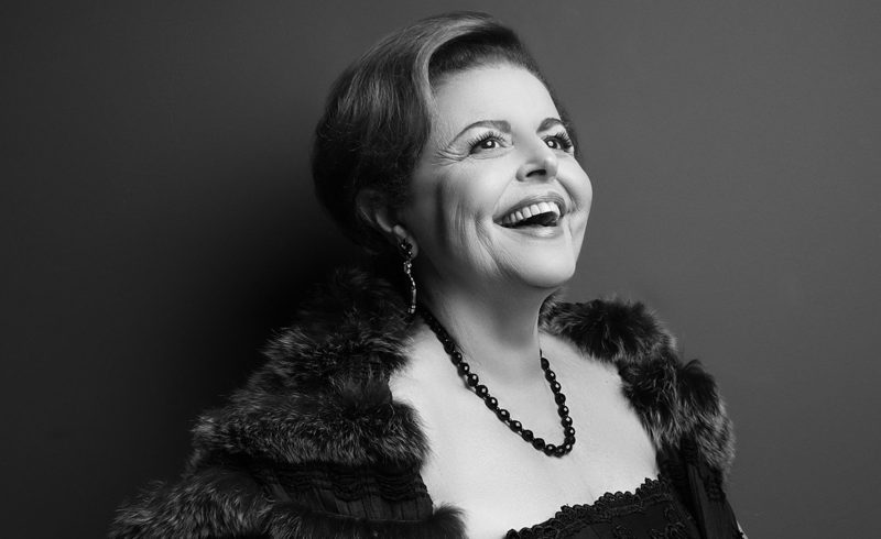 Soprano Rute Ferreira Gebler &eacute; cantora l&iacute;rica, professora de t&eacute;cnica vocal, produtora e diretora de espet&aacute;culos – Foto: Anna Guimar&atilde;es/Divulga&ccedil;&atilde;o/ND