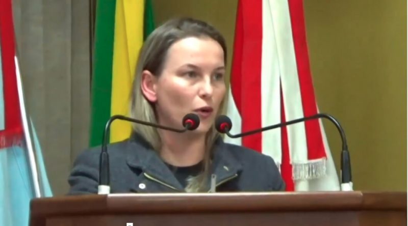 secretária afastada