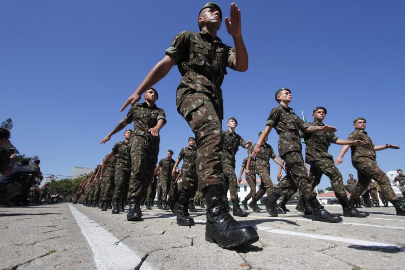 Veja a rotina das mulheres no exército brasileiro 