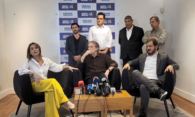 O presidente do Uni&atilde;o Brasil, Luciano Bivar, e a senadora Soraya Thronicke participam nesta ter&ccedil;a-feira (2) de coletiva de imprensa na sede do partido, em S&atilde;o Paulo. – Foto: Divulga&ccedil;&atilde;o/Diret&oacute;rio Nacional Uni&atilde;o Brasil/ND