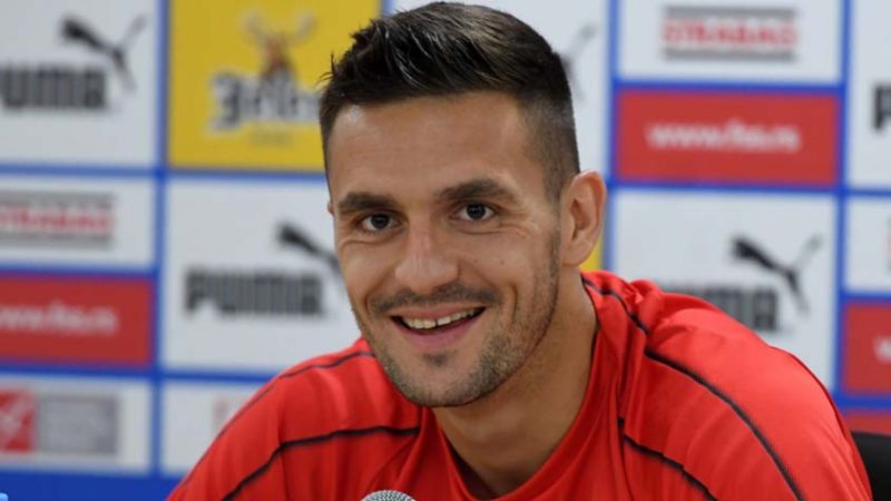 O craque de 33 anos &eacute; o camisa 10 e capit&atilde;o da sele&ccedil;&atilde;o e do Ajax da Holanda. – Foto: Internet