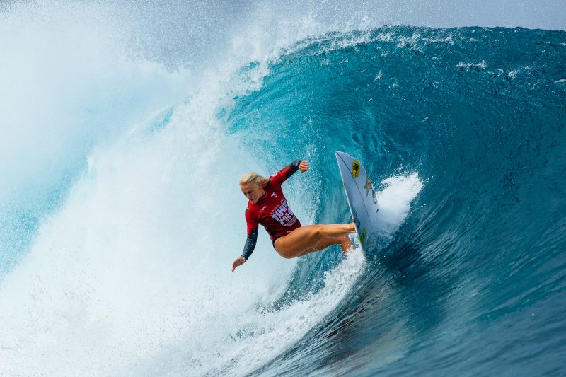 TEAHUPO’O, TAHITI, FRENCH POLYNESIA – A brasileira Tatiana Weston-Webb garantiu um lugar no top-5 que vai disputar o WSL Finals, em setembro na Calif&oacute;rnia – Foto: Damien Poullenot/WSL