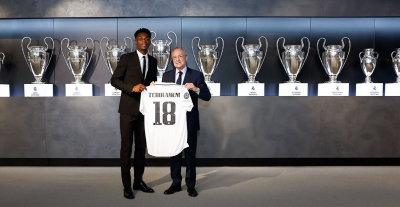 Aur&eacute;lien Tchouameni na chegada ao Real. – Foto: Real Madrid/Divulga&ccedil;&atilde;o