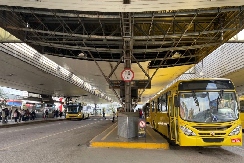 Parte do telhado do Terminal Central est&aacute; sem forro – Foto: Felipe Bambace/NDTV