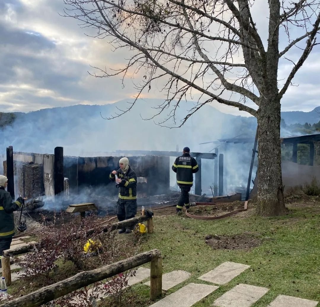 The wine bar, one of the most sophisticated places in the Tera winery, was completely destroyed by fire.  What was before the fire and what was it after - Disclosure / ND