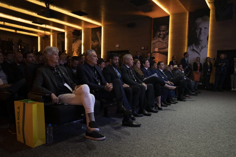 Tite durante seminário da CBF