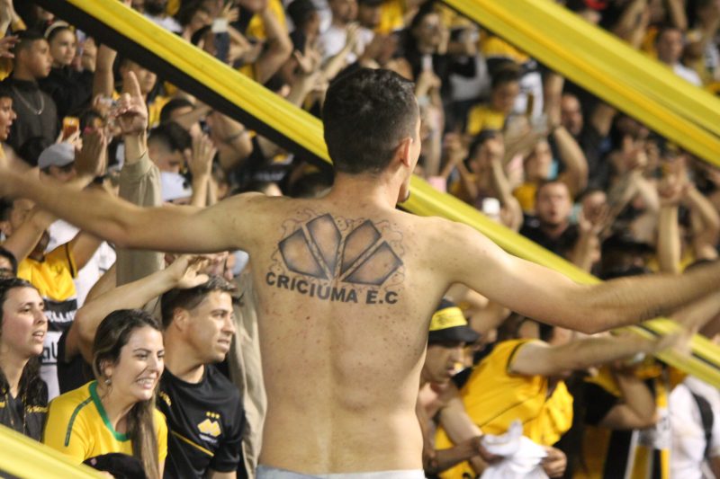 Torcedores do Crici&uacute;ma comemoram acesso – Foto: Celso da Luz – Assessoria do Crici&uacute;ma.