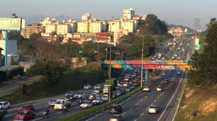 Tr&acirc;nsito intenso na chegada &agrave; Ilha&nbsp;&mdash; Foto: Guarda Municipal de Florian&oacute;polis/Divulga&ccedil;&atilde;o/ND