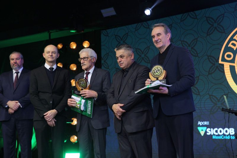 Foram agraciadas 11 categorias empresariais, tendo como base o ano de 2020, e quatro de produtores rurais, com base em 2021. – Foto: Leandro Schmidt/Prefeitura de Chapecó/ND