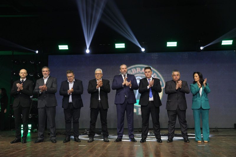 O Salão Nobre Nelson Galina, no Centro de Eventos de Chapecó, recebeu na noite desta quinta-feira o evento de premiação do Troféu “O Desbravador” – Foto: Leandro Schmidt/Prefeitura de Chapecó/ND