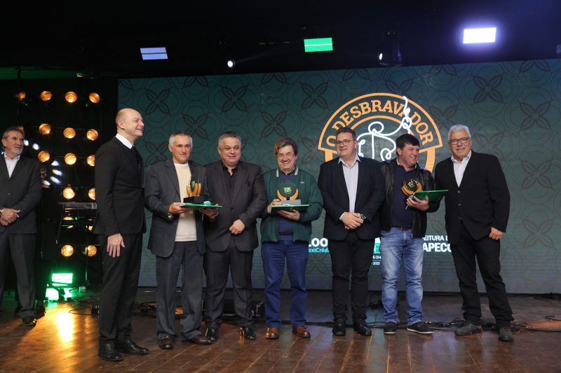 Após a cerimônia de premiação foi servido jantar com show com a banda New York. – Foto: Leandro Schmidt/Prefeitura de Chapecó/ND