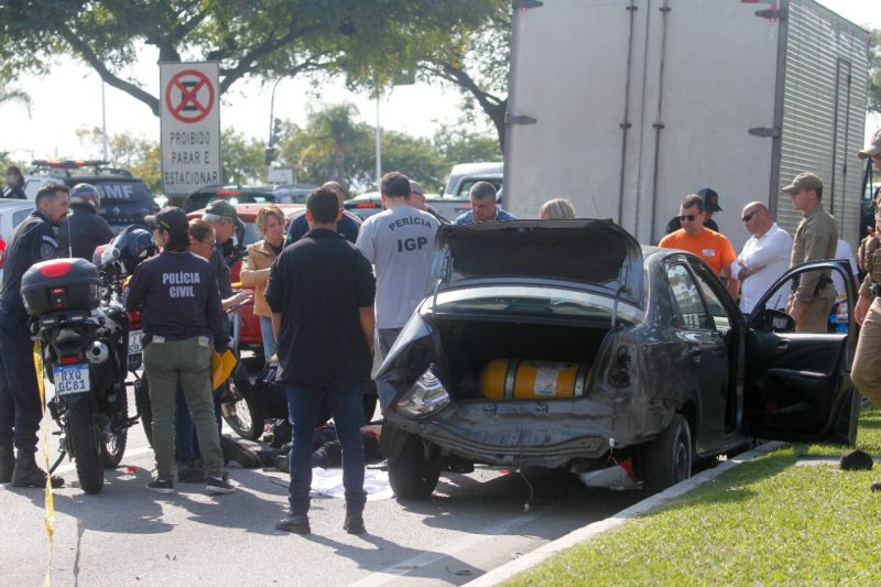 Uber abandonado após roubo em loja de celulares em Florianópolis