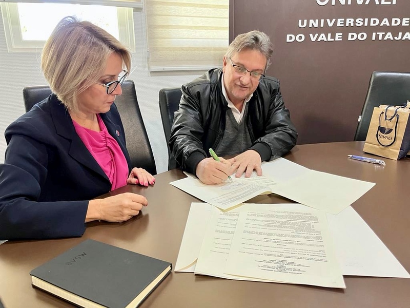Assinatura de renova&ccedil;&atilde;o de conv&ecirc;nio aconteceu em Itaja&iacute; nesta segunda-feira – Foto: Divulga&ccedil;&atilde;o/Univali/ND