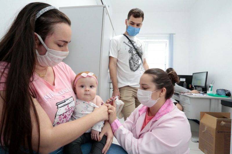 Beb&ecirc;s de 6 a 11 meses podem tomar a vacina contra a Covid-19 em Florian&oacute;polis nesta sexta-feira&nbsp; – Foto: Prefeitura de Joinville/Divulga&ccedil;&atilde;o
