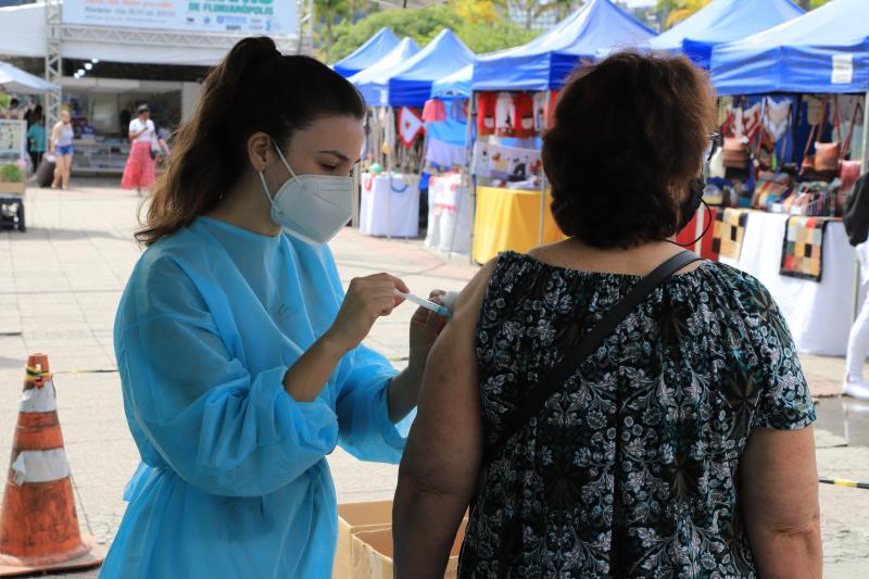 A cobertura da popula&ccedil;&atilde;o total com o esquema prim&aacute;rio completo, ou duas doses da vacina, passa de 96% – Foto: Divulga&ccedil;&atilde;o