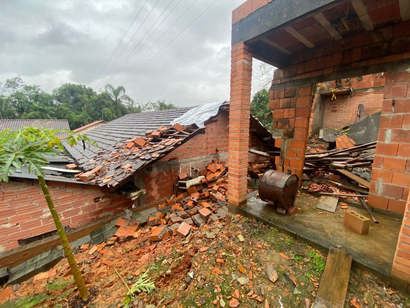 Passagem de ciclone causa rastro de destrui&ccedil;&atilde;o em cidades do Vale – Foto: Mois&eacute;s Stuker/NDTV