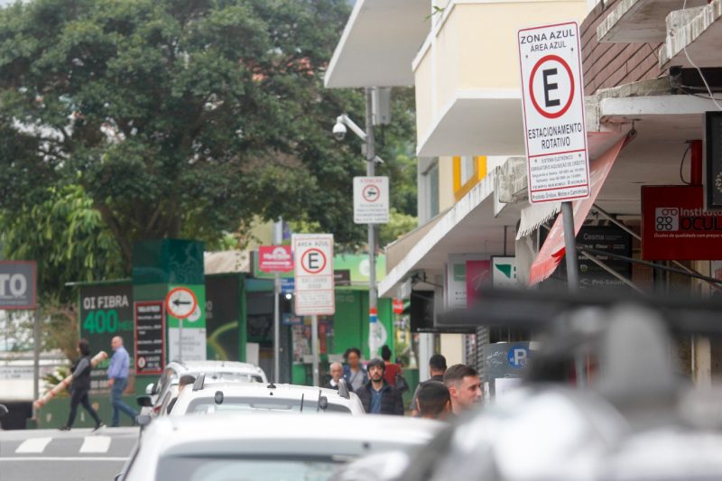 Zona Azul em Florianópolis: cobrança para estacionamento é retomada com  novo app