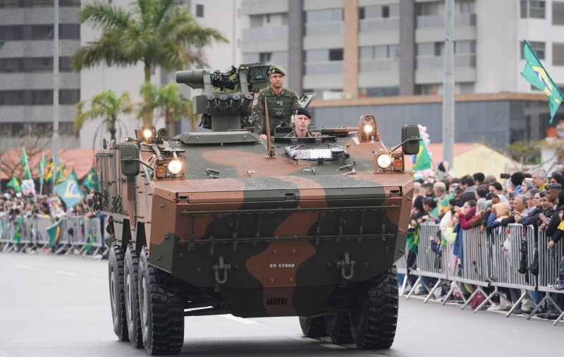 Desfile cívico-militar de 7 de setembro em Florianópolis