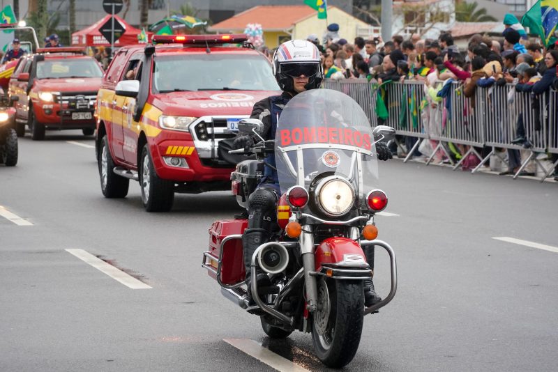 Desfile cívico-militar de 7 de setembro em Florianópolis