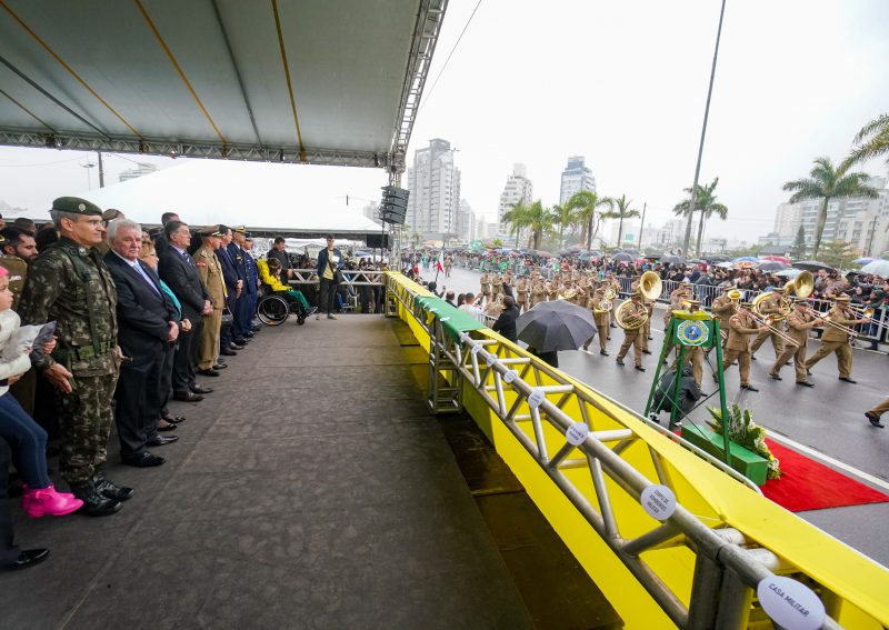 Desfile cívico-militar de 7 de setembro em Florianópolis