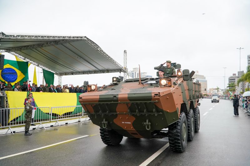 Desfile cívico-militar de 7 de setembro em Florianópolis