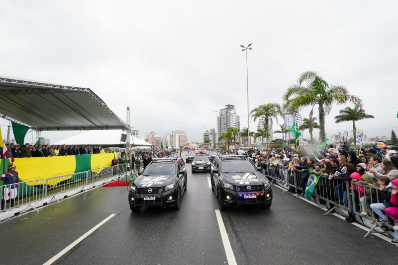Desfile cívico-militar de 7 de setembro em Florianópolis