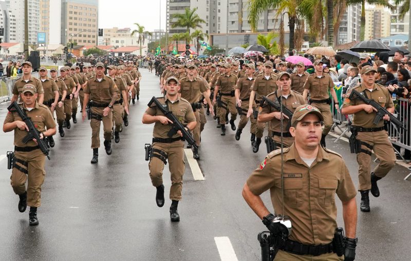 Desfile cívico-militar de 7 de setembro em Florianópolis