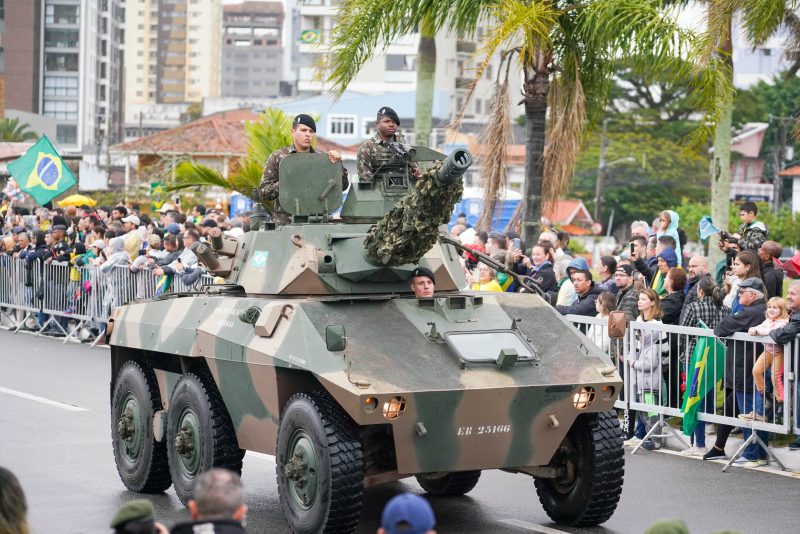 Desfile cívico-militar de 7 de setembro em Florianópolis